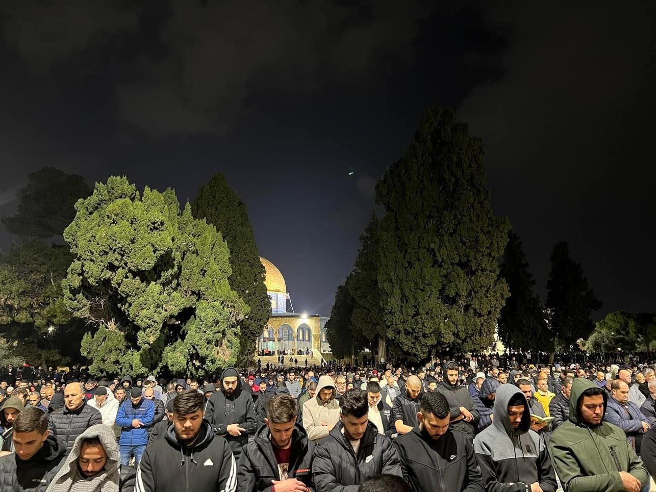 الأوقاف الإسلامية في القدس : 50 ألف مصل أدوا صلاتي العشاء والتراويح في المسجد الأقصى